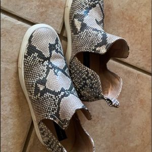Women’s Steve Madden snake print